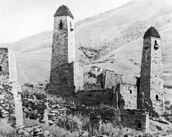 Родовые башни селения Эрзи (Джейрахский район Республики Ингушетия)