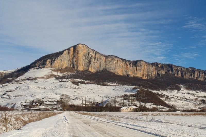 Западная часть хребта Ахмет-Скала и гора Ахмет-Гора