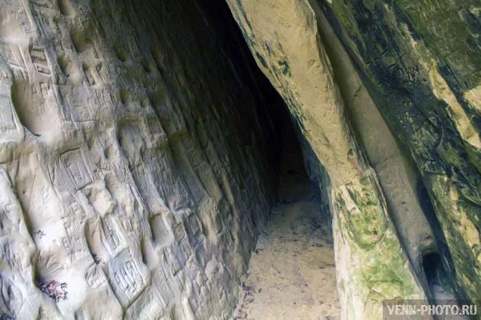 Вид на стены в пещере Чёрного
