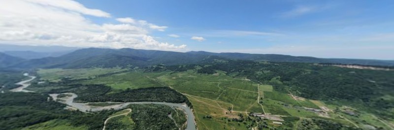 Вид с высоты птичьего полёта на долину речки Догуако и Дегуакские поляны