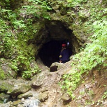 У входа в Большую Фанагорийскую пещеру