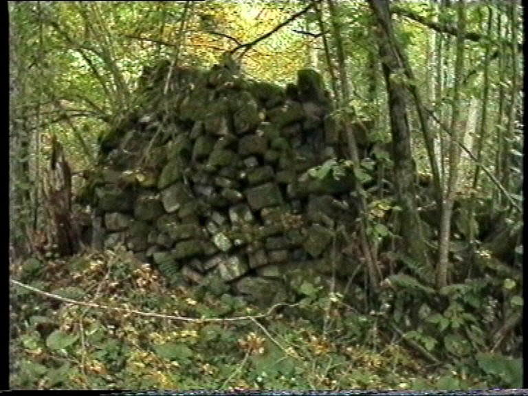 Погребальное сооружение, напоминает каменные кладки у горы Индюк Погребальное сооружение, напоминает каменные кладки у горы Индюк