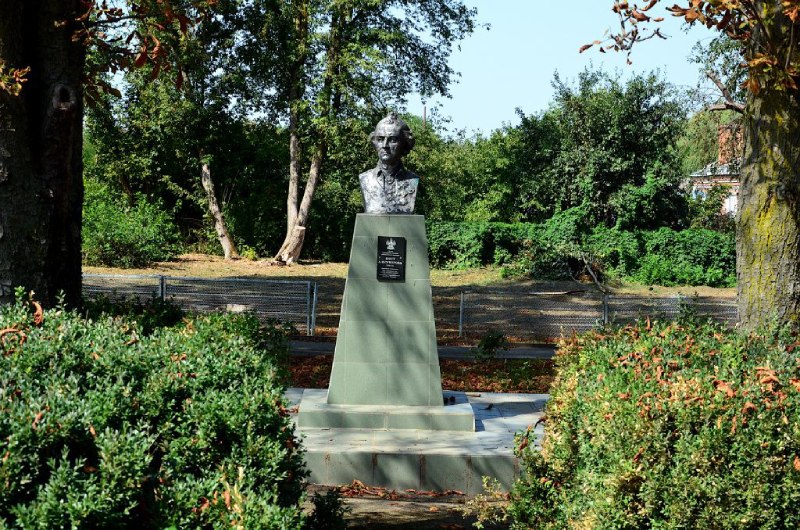 Памятник А.В. Суворову в селе Суворовском