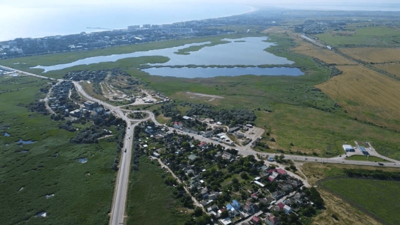 Хутор и озеро Чембурка Хутор и озеро Чембурка