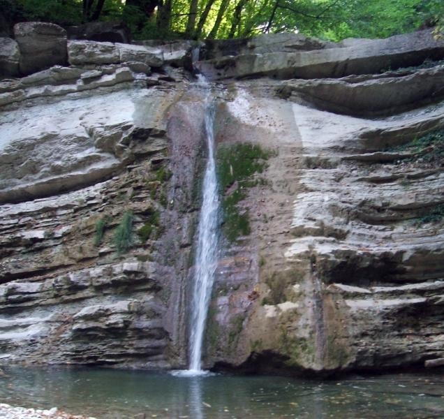 Первый водопад на речке Тхаб в Плесецкой щели