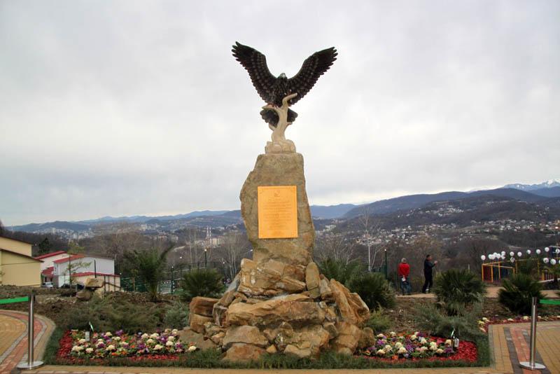 Скульптура орла, который издревле был символом благополучия и достатка убыхов