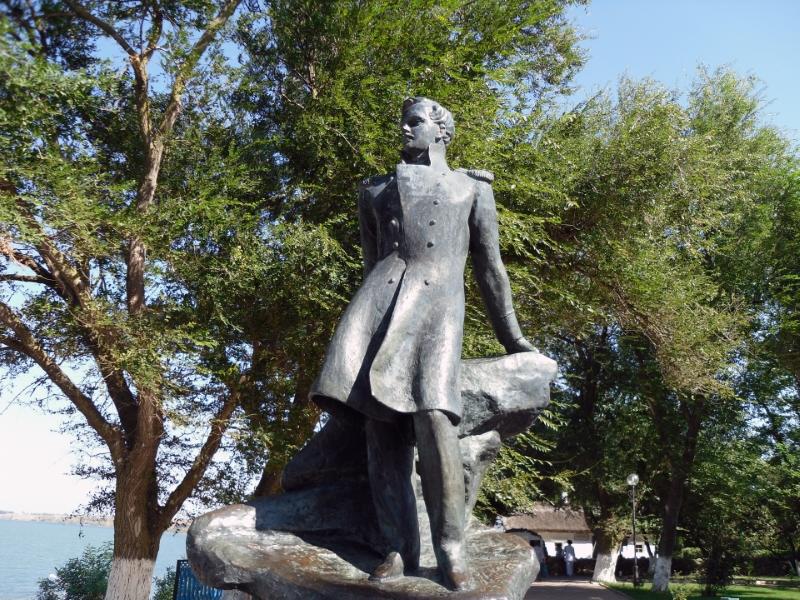 Памятник Лермонтову М.Ю. в Тамани