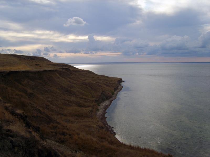 Таманский берег Чёрного моря в районе мыса Железный Рог