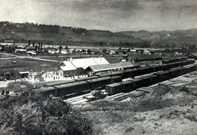 Сочинский железнодорожный вокзал 1923 г. Сочинский железнодорожный вокзал 1923 г.